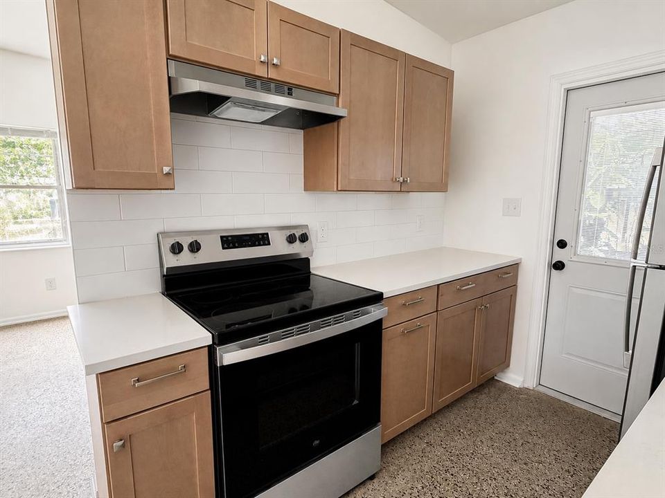 В аренду: $1,900 (2 спален, 1 ванн, 980 Квадратных фут)