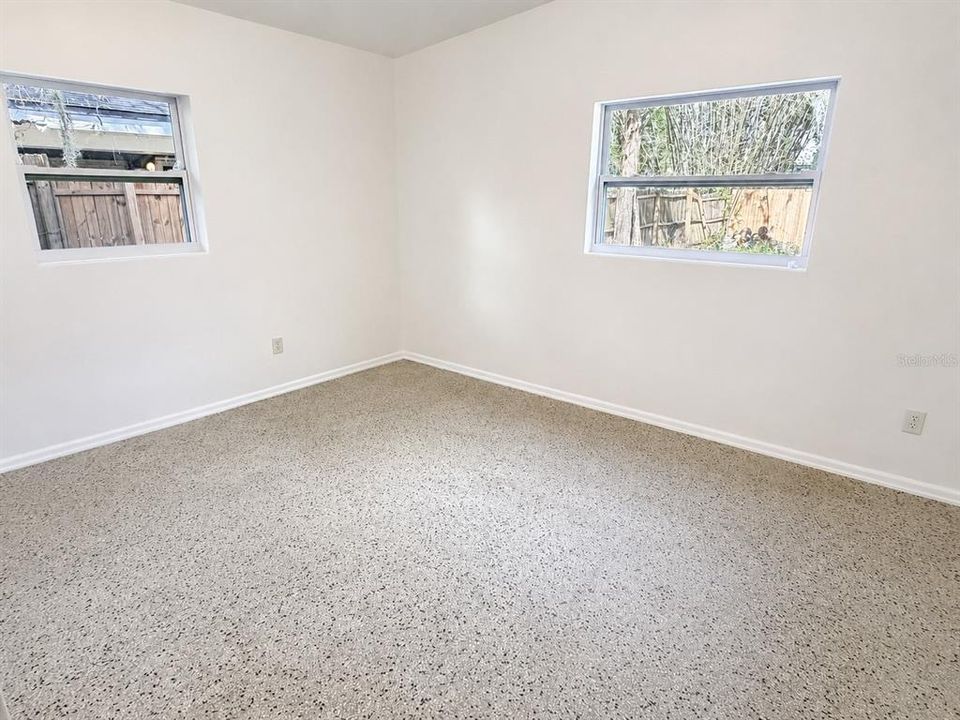 В аренду: $1,900 (2 спален, 1 ванн, 980 Квадратных фут)