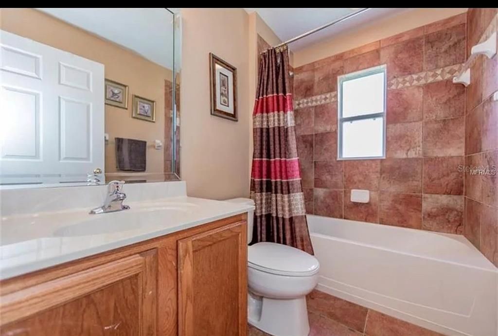 For Rent: $2,100 (3 beds, 2 baths, 1405 Square Feet)