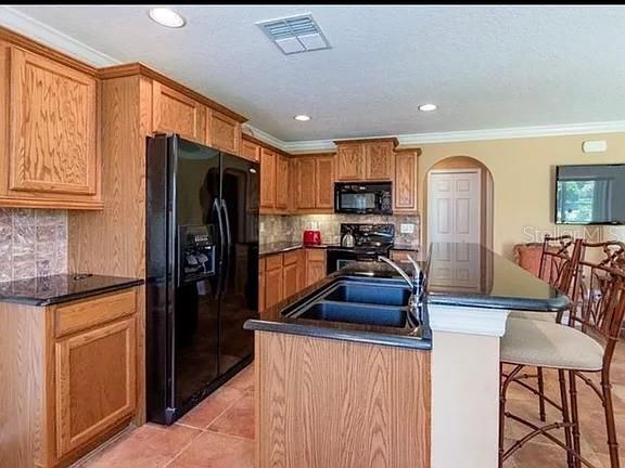For Rent: $2,100 (3 beds, 2 baths, 1405 Square Feet)