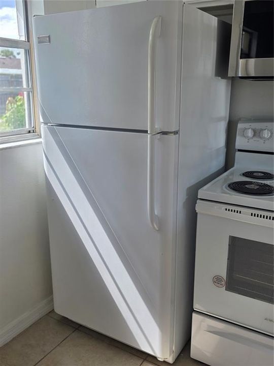 For Rent: $2,000 (2 beds, 1 baths, 759 Square Feet)