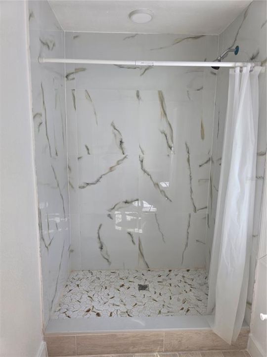 For Rent: $2,000 (2 beds, 1 baths, 759 Square Feet)