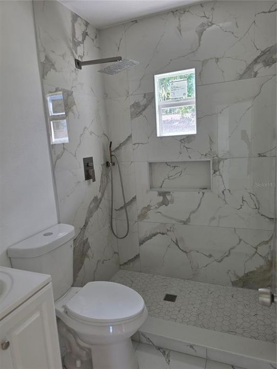 For Rent: $2,000 (2 beds, 1 baths, 759 Square Feet)