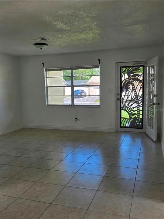 For Rent: $2,000 (2 beds, 1 baths, 759 Square Feet)