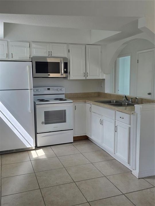 For Rent: $2,000 (2 beds, 1 baths, 759 Square Feet)