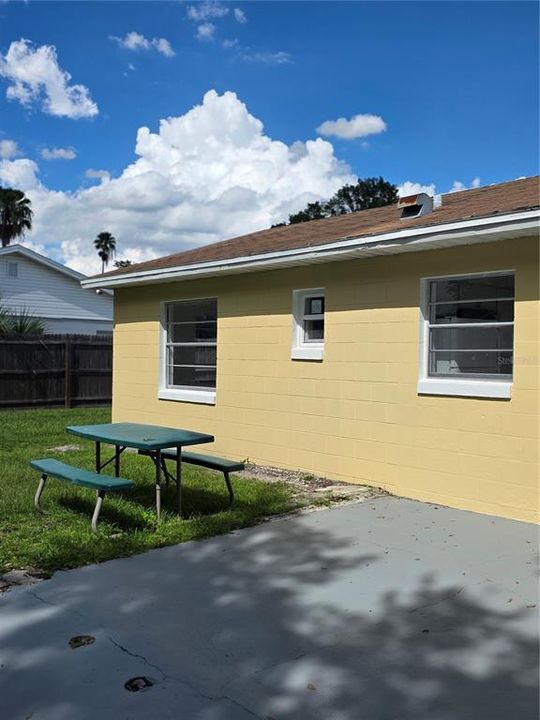For Rent: $2,000 (2 beds, 1 baths, 759 Square Feet)