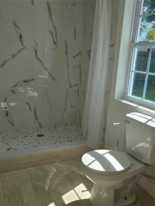 For Rent: $2,000 (2 beds, 1 baths, 759 Square Feet)