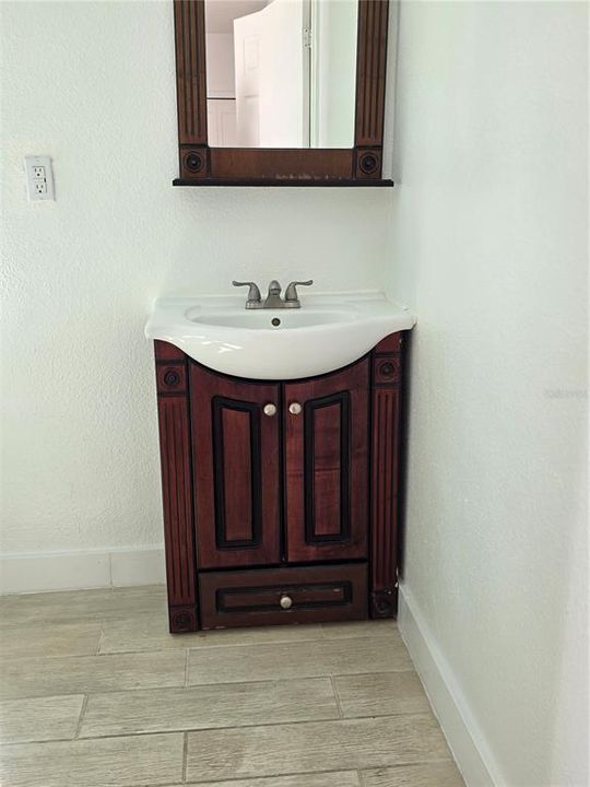 For Rent: $2,000 (2 beds, 1 baths, 759 Square Feet)