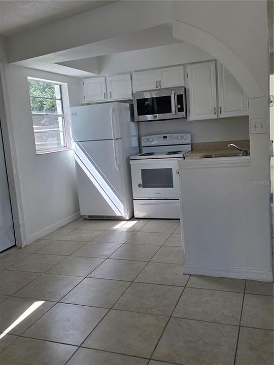 For Rent: $2,000 (2 beds, 1 baths, 759 Square Feet)