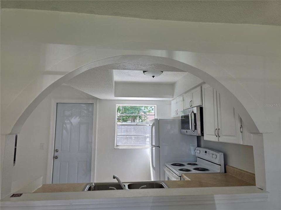 For Rent: $2,000 (2 beds, 1 baths, 759 Square Feet)