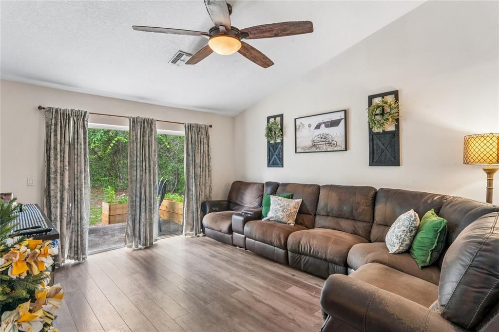 For Sale: $415,000 (3 beds, 2 baths, 1340 Square Feet)