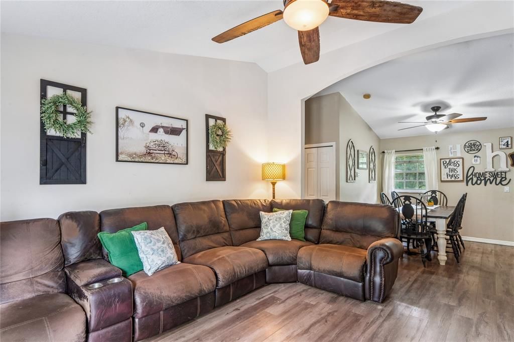 For Sale: $415,000 (3 beds, 2 baths, 1340 Square Feet)