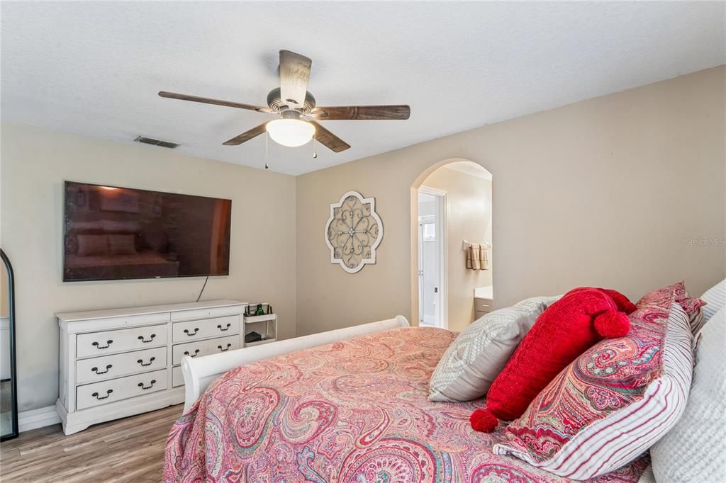 For Sale: $415,000 (3 beds, 2 baths, 1340 Square Feet)