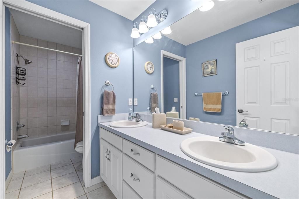 For Sale: $760,000 (5 beds, 3 baths, 3694 Square Feet)