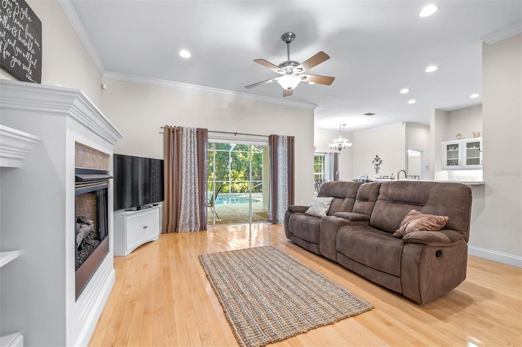 For Sale: $760,000 (5 beds, 3 baths, 3694 Square Feet)