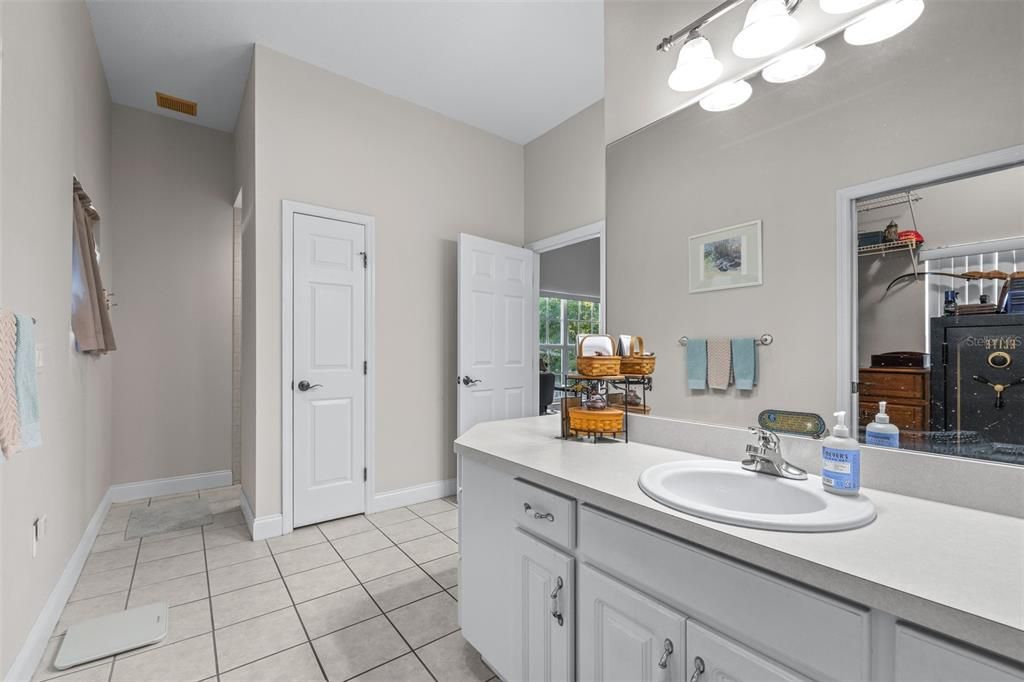 For Sale: $760,000 (5 beds, 3 baths, 3694 Square Feet)