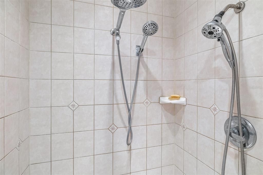 For Sale: $760,000 (5 beds, 3 baths, 3694 Square Feet)