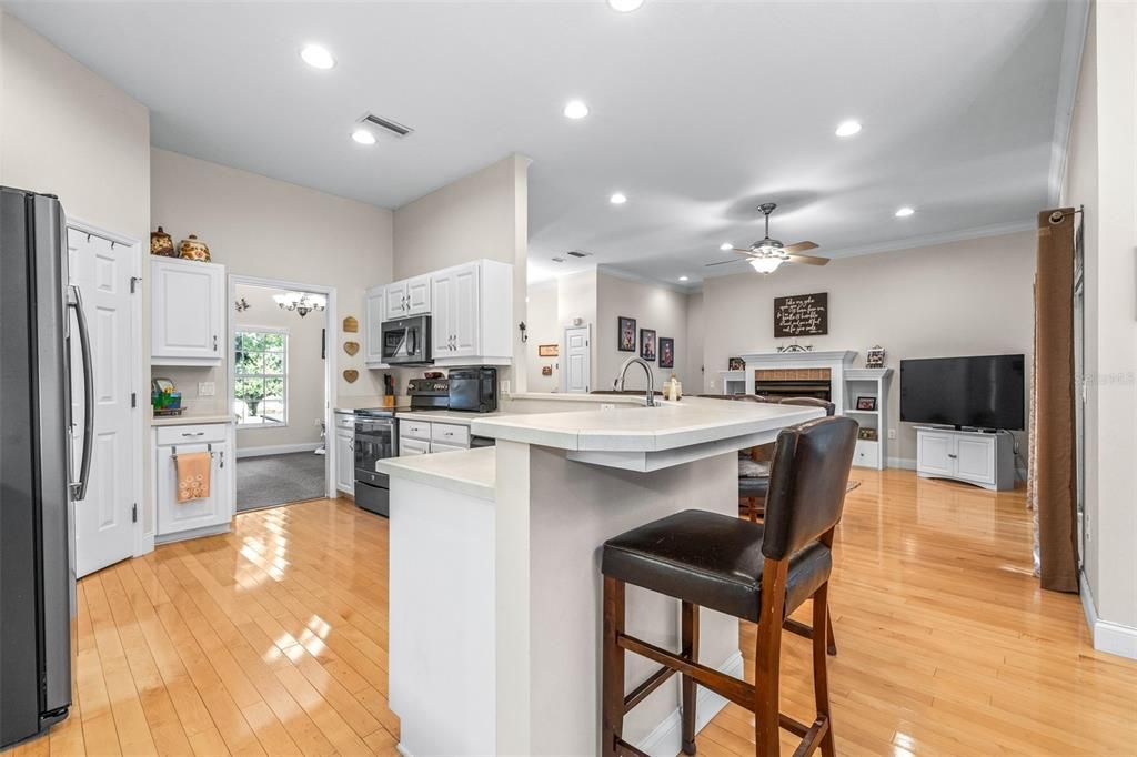 For Sale: $760,000 (5 beds, 3 baths, 3694 Square Feet)