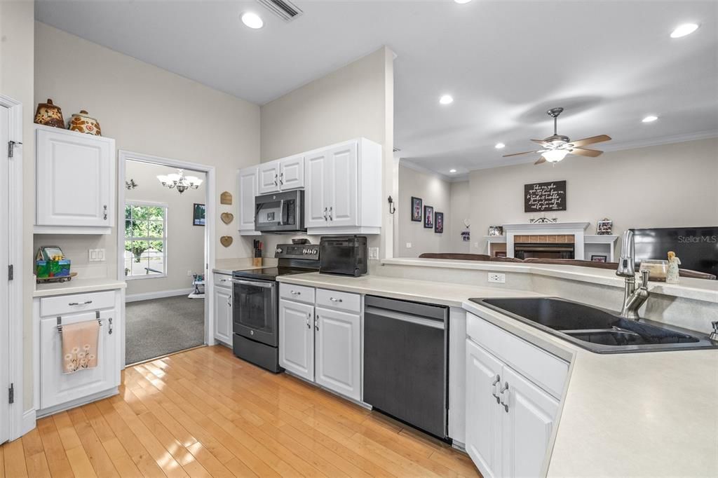 For Sale: $760,000 (5 beds, 3 baths, 3694 Square Feet)