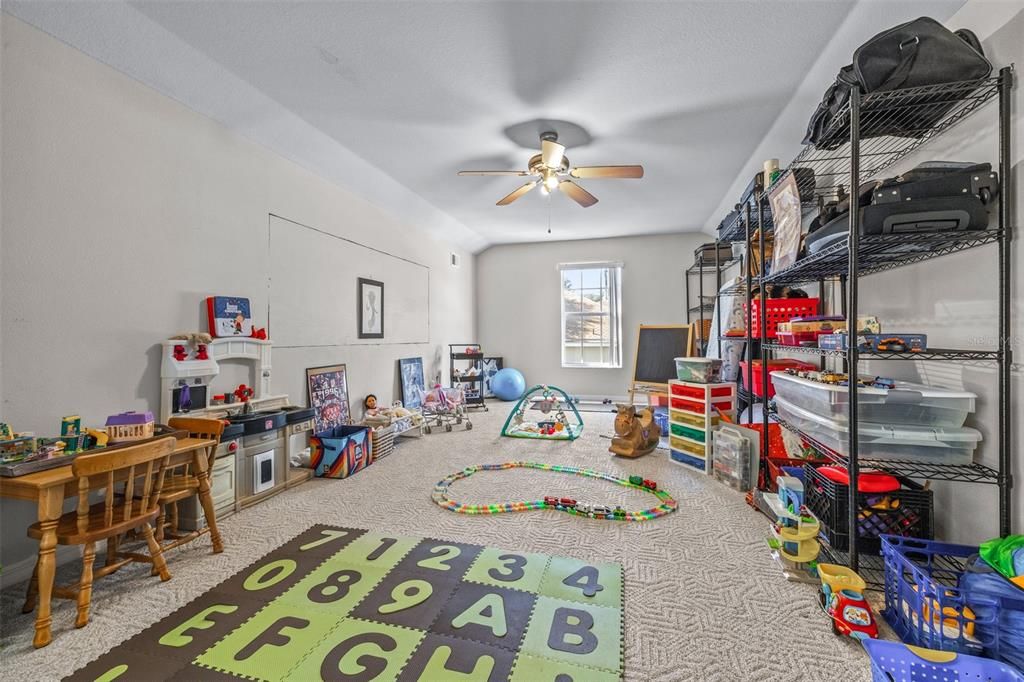 For Sale: $760,000 (5 beds, 3 baths, 3694 Square Feet)