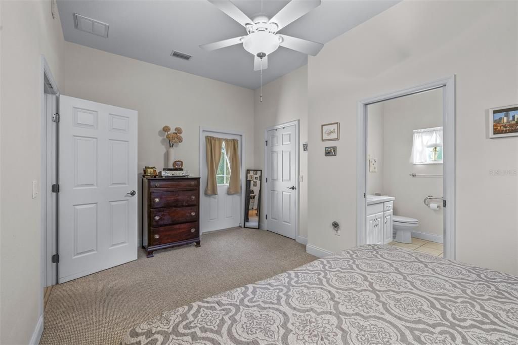 For Sale: $760,000 (5 beds, 3 baths, 3694 Square Feet)