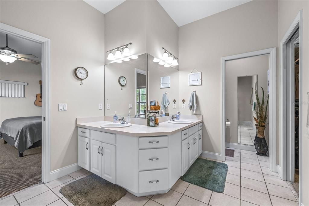 For Sale: $760,000 (5 beds, 3 baths, 3694 Square Feet)