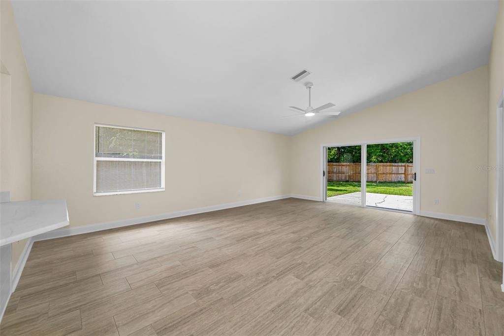 En Venta: $449,900 (3 camas, 2 baños, 1674 Pies cuadrados)
