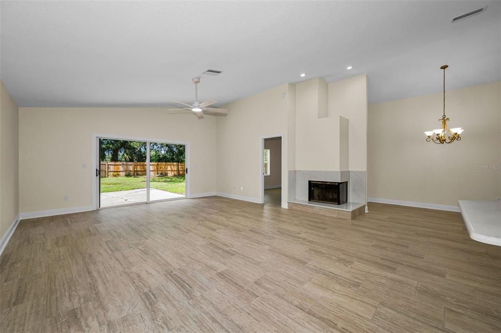 En Venta: $449,900 (3 camas, 2 baños, 1674 Pies cuadrados)