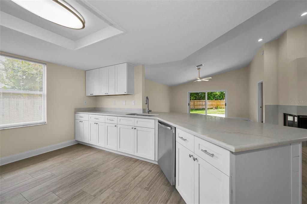En Venta: $449,900 (3 camas, 2 baños, 1674 Pies cuadrados)