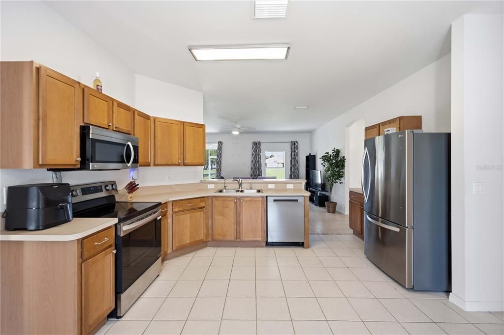 For Sale: $299,900 (3 beds, 2 baths, 1852 Square Feet)