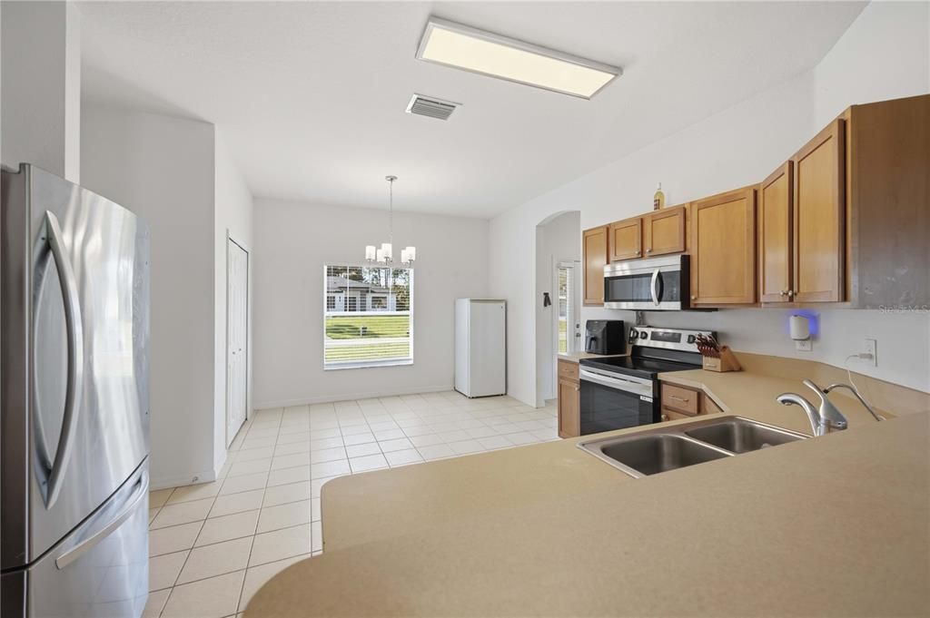 For Sale: $299,900 (3 beds, 2 baths, 1852 Square Feet)