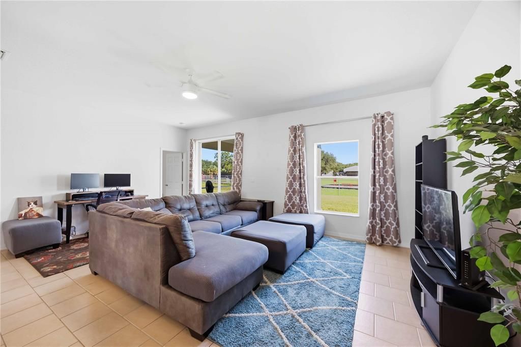 For Sale: $299,900 (3 beds, 2 baths, 1852 Square Feet)