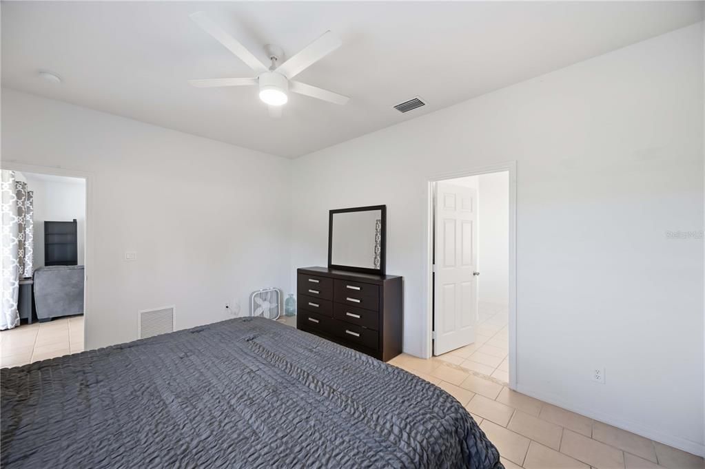 For Sale: $299,900 (3 beds, 2 baths, 1852 Square Feet)