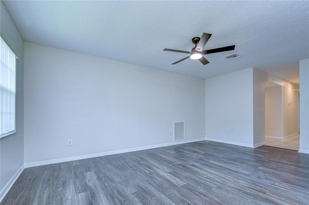 Active With Contract: $419,900 (3 beds, 2 baths, 1543 Square Feet)