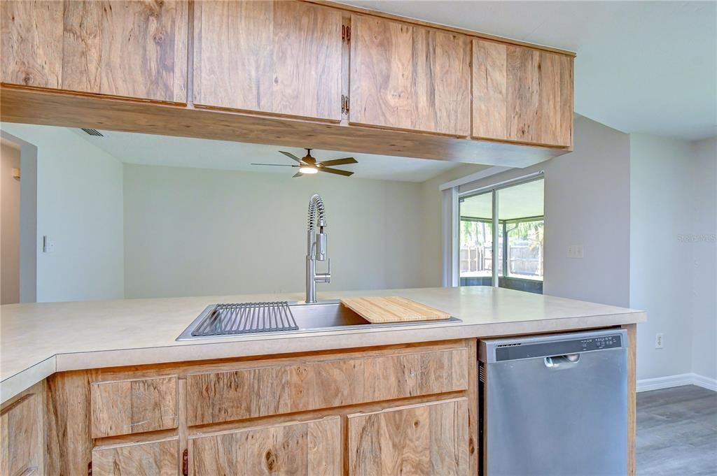 Active With Contract: $419,900 (3 beds, 2 baths, 1543 Square Feet)