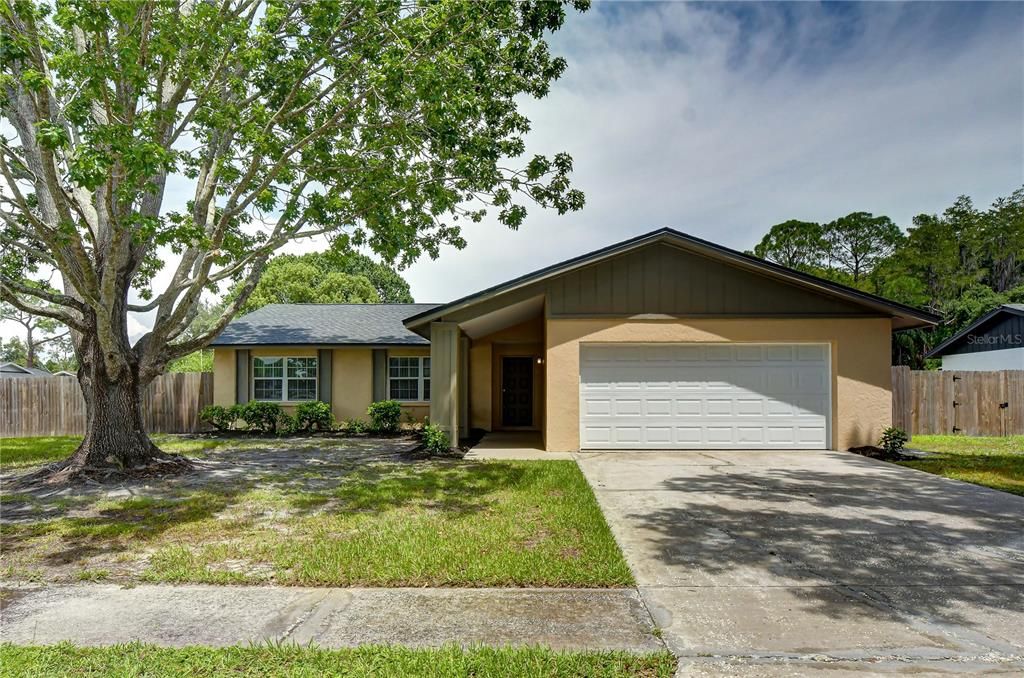Active With Contract: $419,900 (3 beds, 2 baths, 1543 Square Feet)