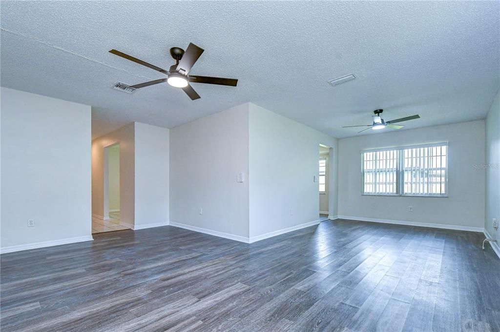 Active With Contract: $419,900 (3 beds, 2 baths, 1543 Square Feet)