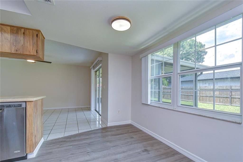 Active With Contract: $419,900 (3 beds, 2 baths, 1543 Square Feet)