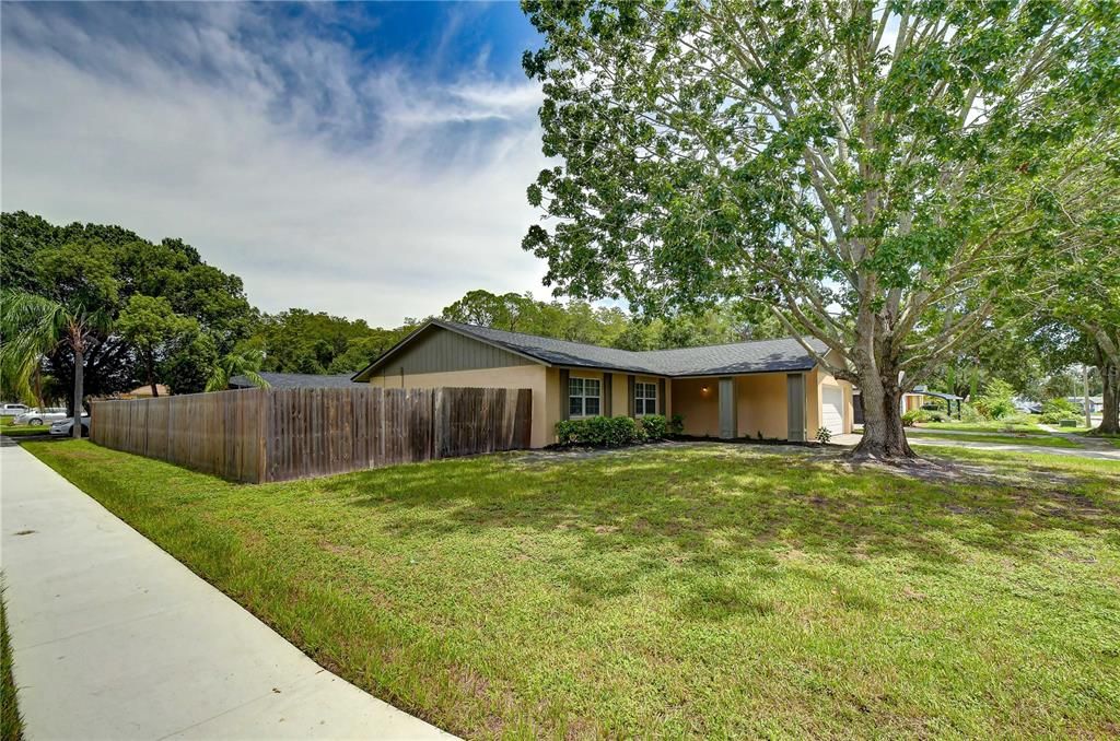 Active With Contract: $419,900 (3 beds, 2 baths, 1543 Square Feet)