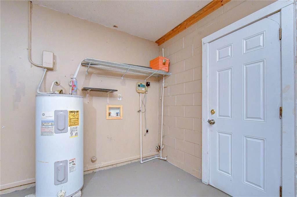 Active With Contract: $419,900 (3 beds, 2 baths, 1543 Square Feet)