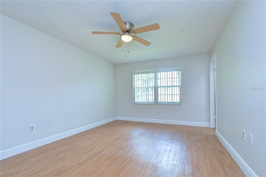 Active With Contract: $419,900 (3 beds, 2 baths, 1543 Square Feet)