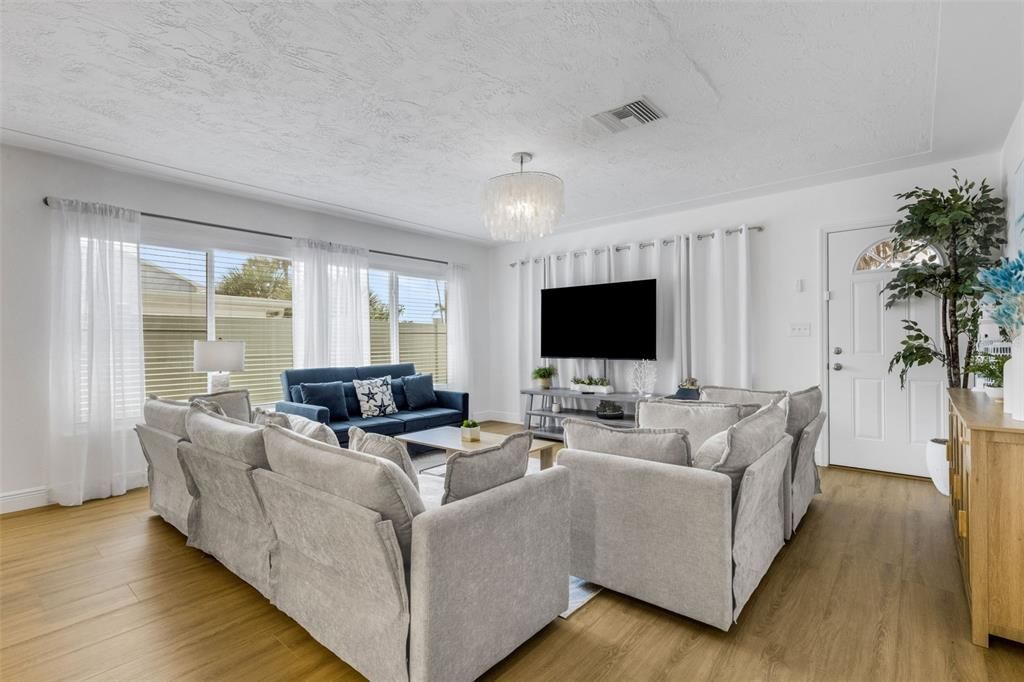 En Venta: $1,049,000 (2 camas, 2 baños, 1406 Pies cuadrados)