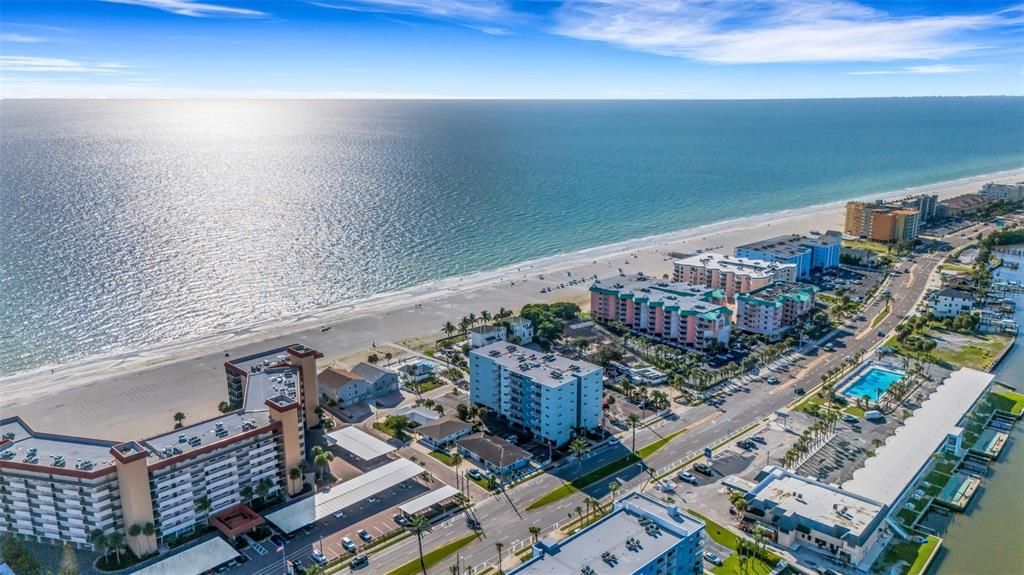 En Venta: $1,049,000 (2 camas, 2 baños, 1406 Pies cuadrados)