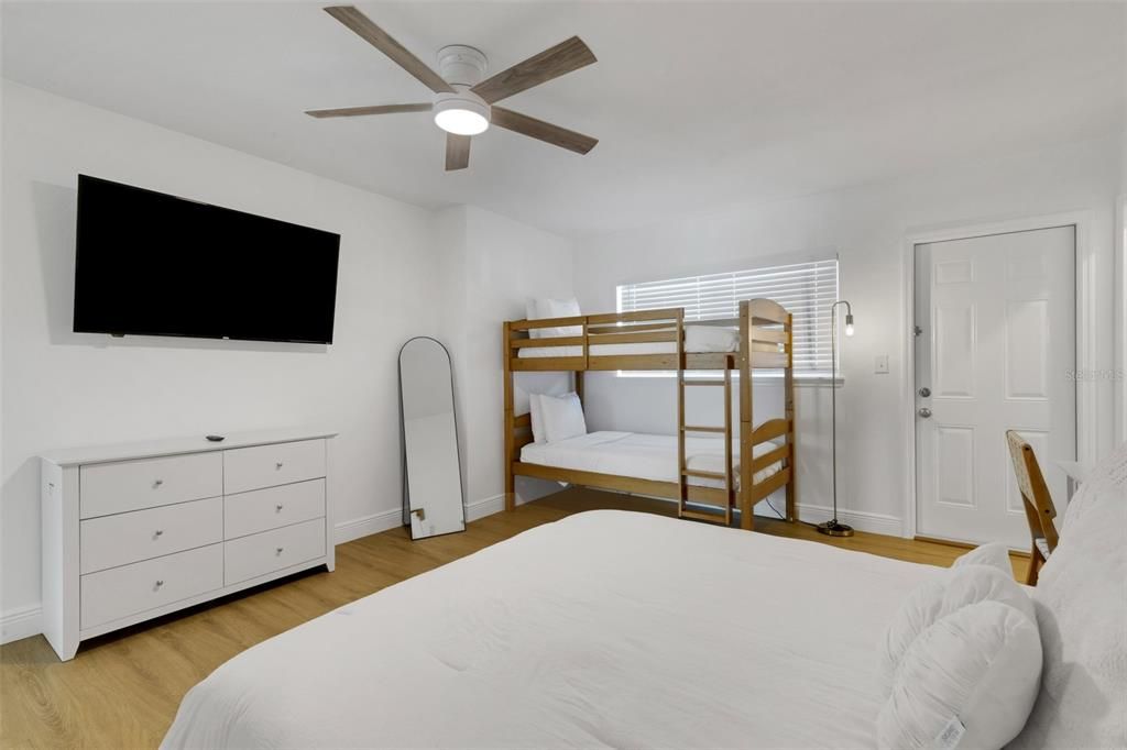En Venta: $1,049,000 (2 camas, 2 baños, 1406 Pies cuadrados)