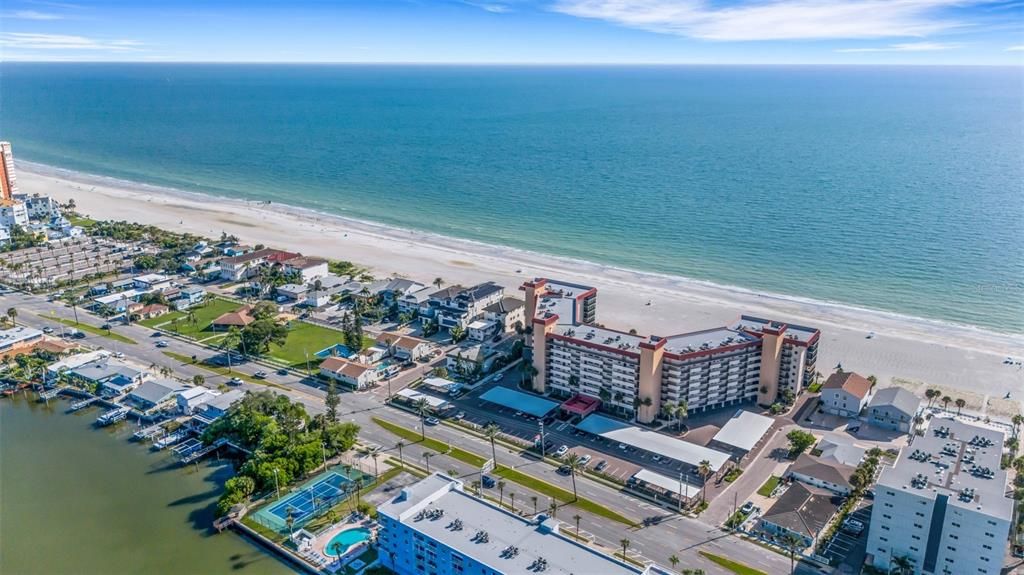 En Venta: $1,049,000 (2 camas, 2 baños, 1406 Pies cuadrados)