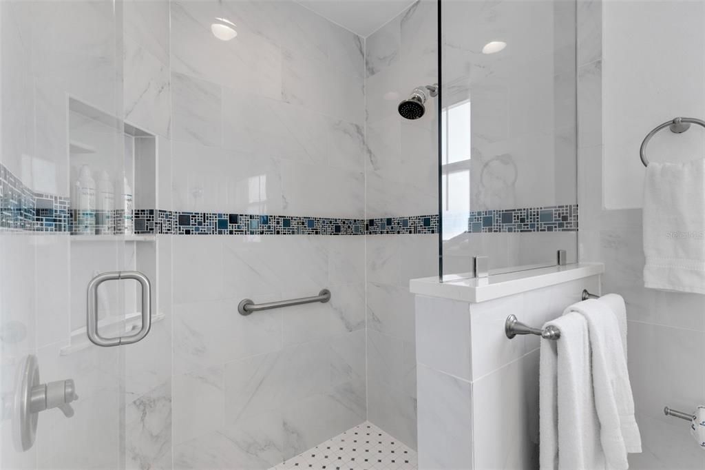 En Venta: $1,049,000 (2 camas, 2 baños, 1406 Pies cuadrados)