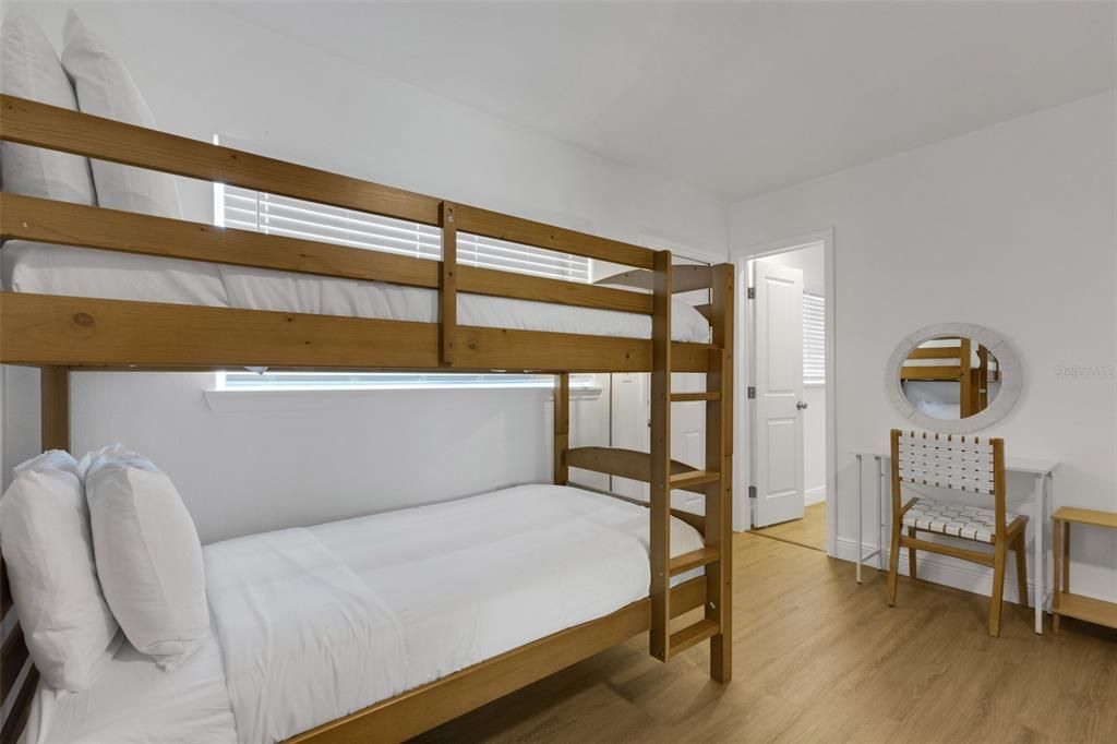 En Venta: $1,049,000 (2 camas, 2 baños, 1406 Pies cuadrados)