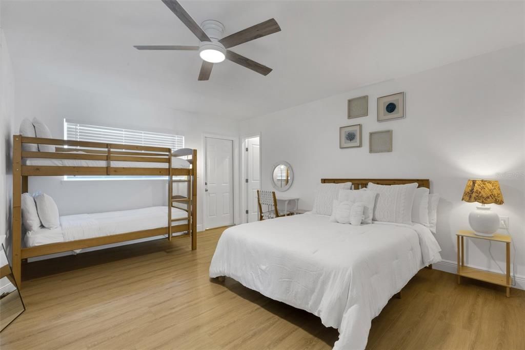 En Venta: $1,049,000 (2 camas, 2 baños, 1406 Pies cuadrados)