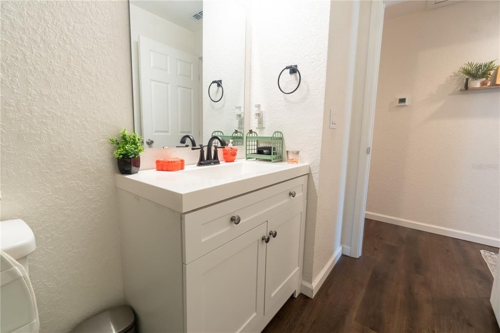 For Sale: $250,000 (3 beds, 2 baths, 1404 Square Feet)