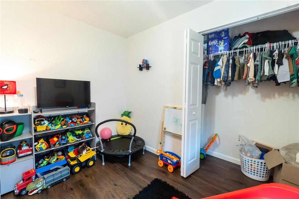 For Sale: $250,000 (3 beds, 2 baths, 1404 Square Feet)
